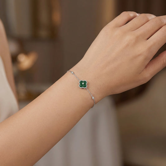 925 Sterling Silver Elegant Silver Four-Leaf Clover Bracelet with Green Agate and Sparkling Cubic Zirconia Accents