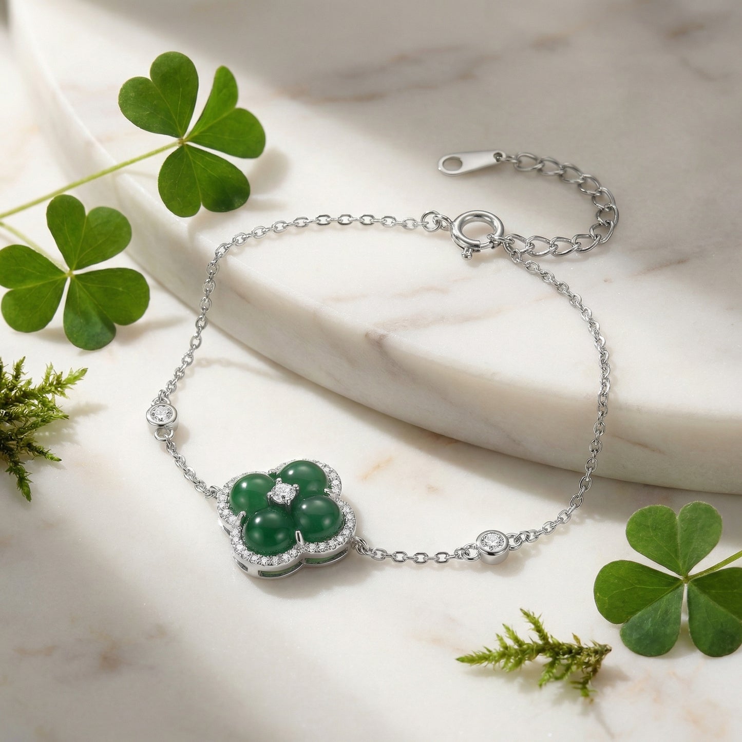 925 Sterling Silver Elegant Silver Four-Leaf Clover Bracelet with Green Agate and Sparkling Cubic Zirconia Accents